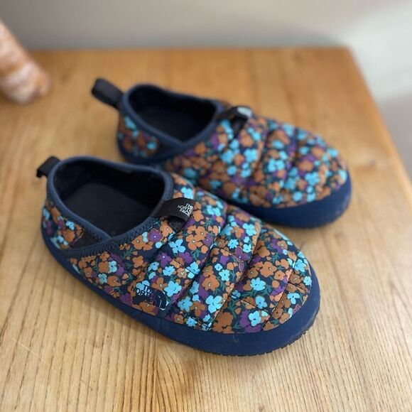 - Youth size 3 floral Northface thermoball slippers - Picture 1 of 10